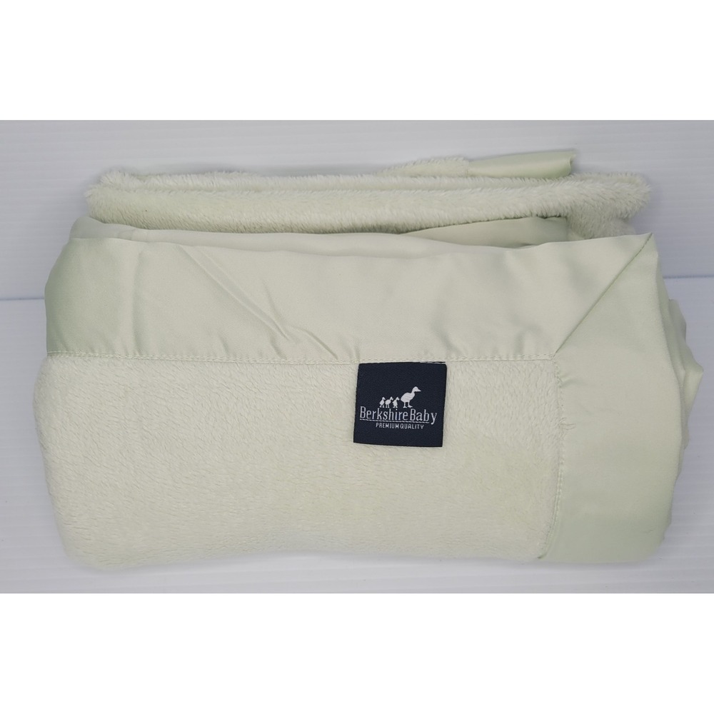 Berkshire Baby Blanket Light Green w/ Satin Edges 33x40 Soft &‎ Warm Nice
